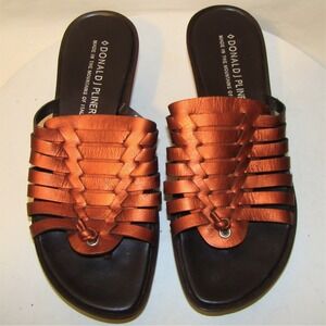 DONALD J PLINER WOMENS METALLIC ORANGE LEATHER THONG SANDALS CISSY SIZE 8M  D131